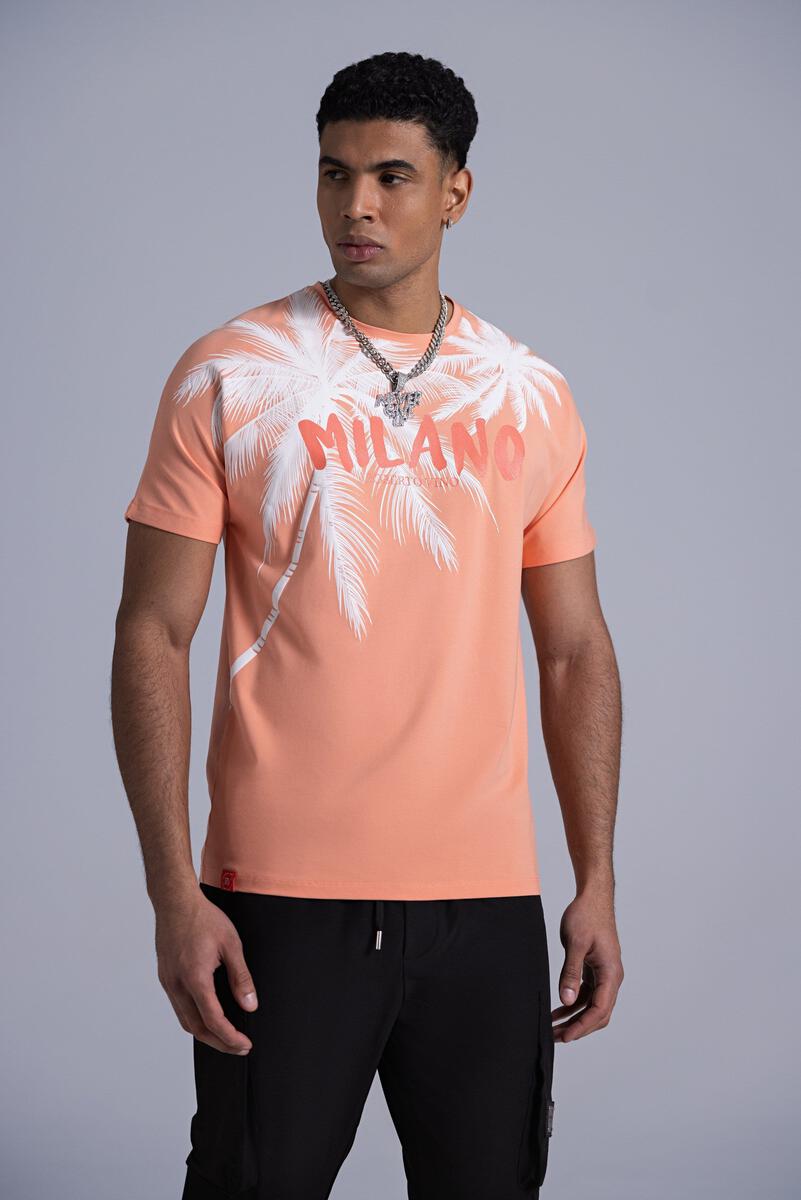 Model wearing Apricot T-Shirt 