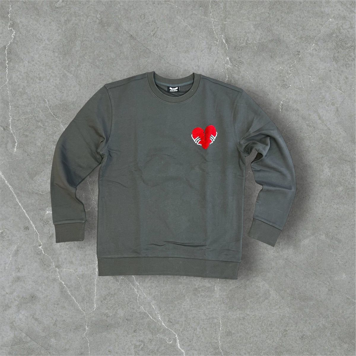 REELISTIK HEART CLUB CREW NECK SWEATSHIRT CHARCOAL